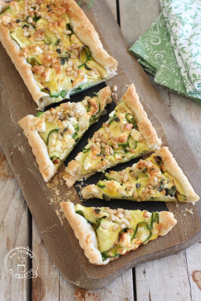 hojaldre con calabacines y feta cocido en la freidora de aire