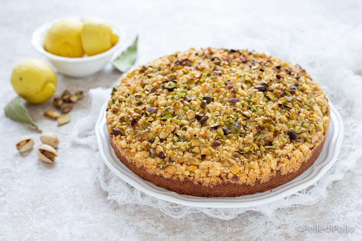 Tarta de limón con crumble de pistachos