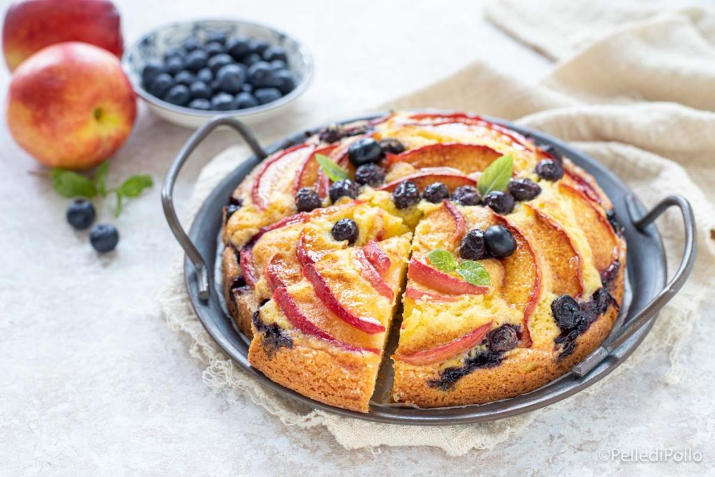tarta de melocotones y arándanos