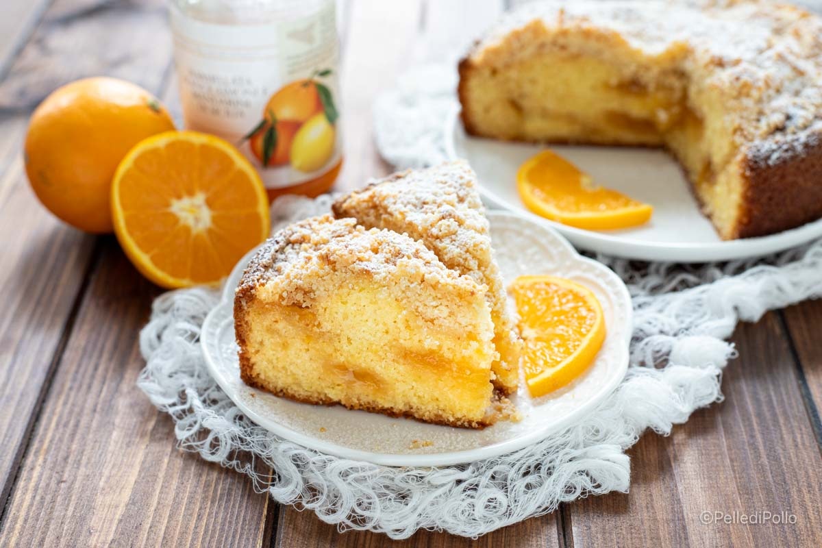 Tarta de naranja con mermelada y crumble