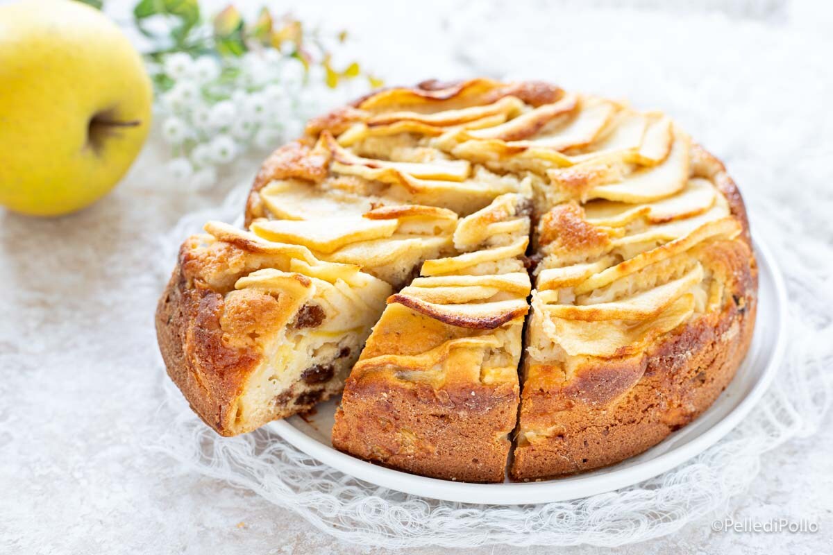 Tarta de manzana, ricotta y pasas