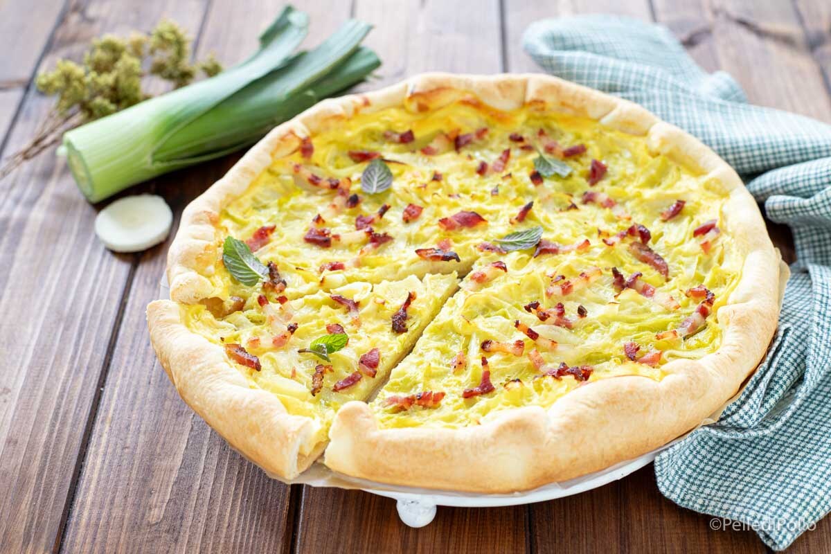 Tarta salada con puerros y speck