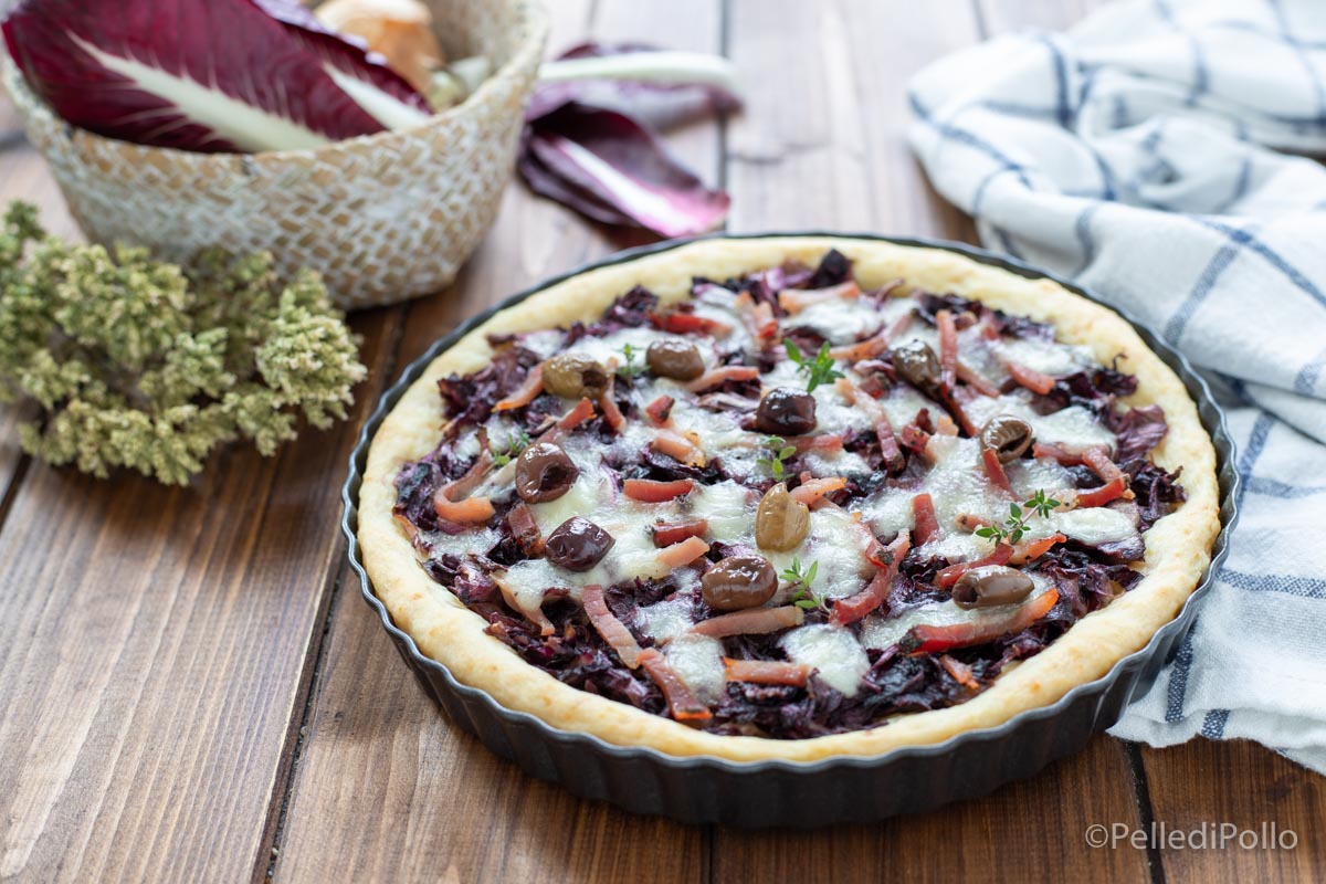 Tarta salada con radicchio y speck