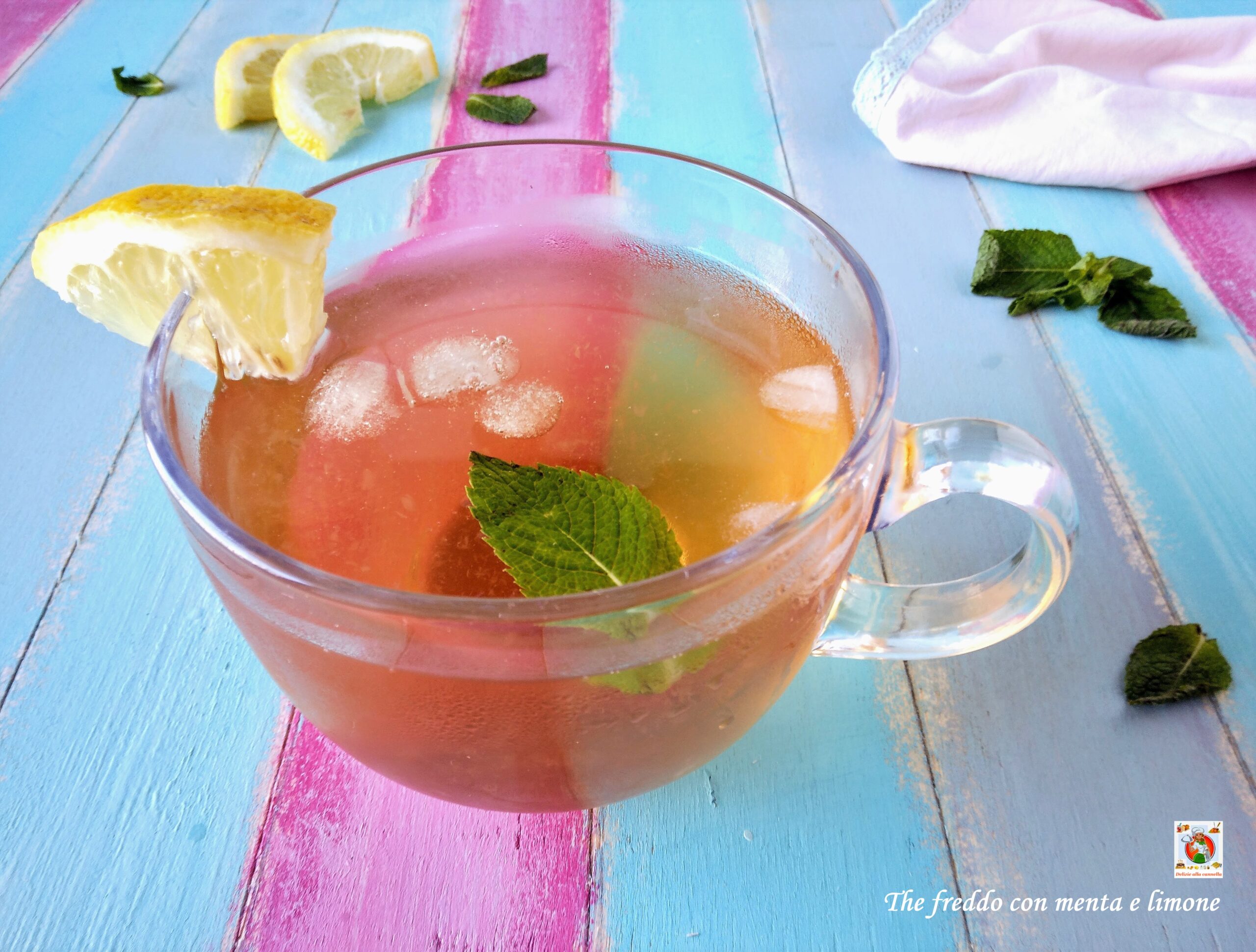 Té frío con menta y limón (bebida veraniega súper refrescante)