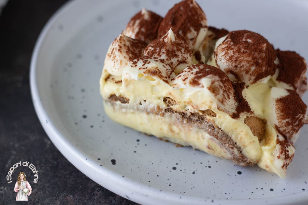 Tiramisú con crema pastelera y mascarpone