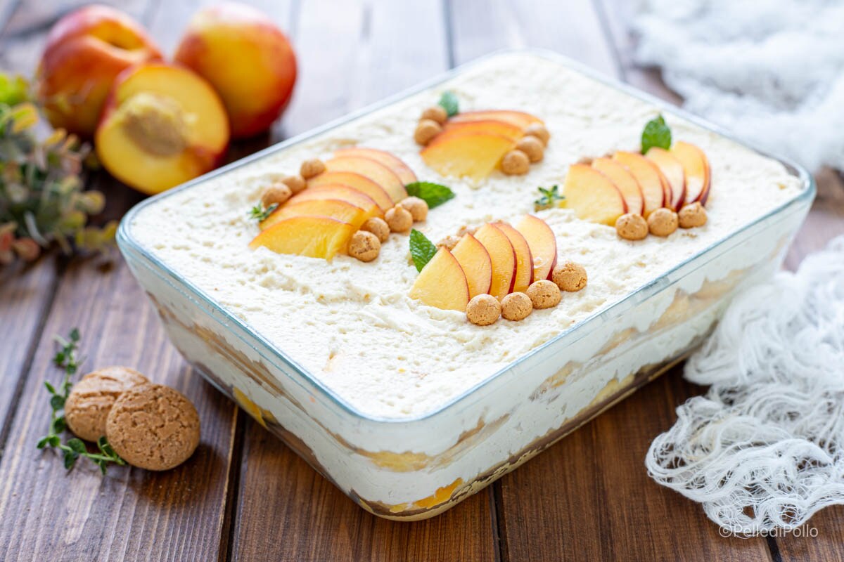 Tiramisú con melocotones y amaretti