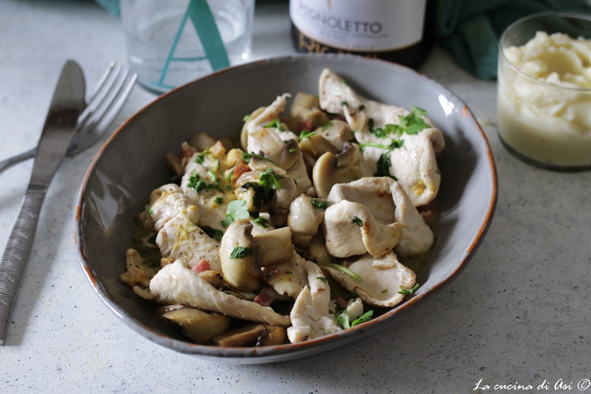 Lenguas de pollo con champiñones y panceta