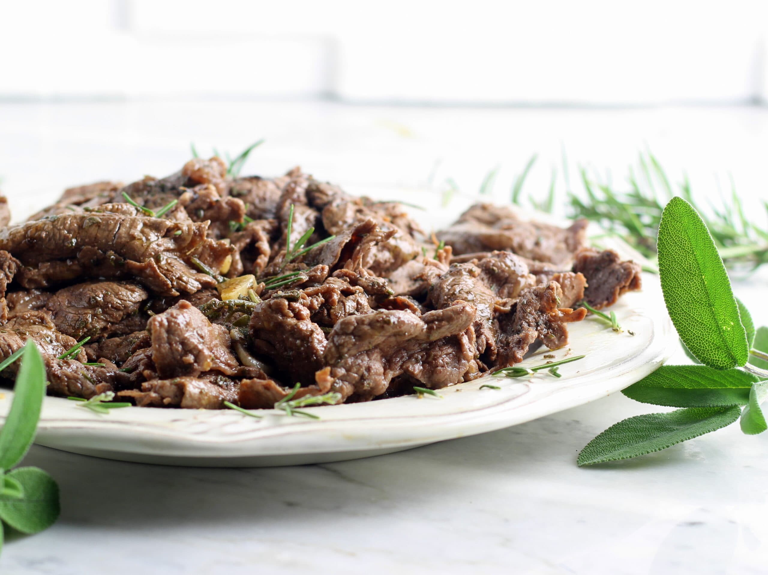 Tiras de ternera con hierbas aromáticas