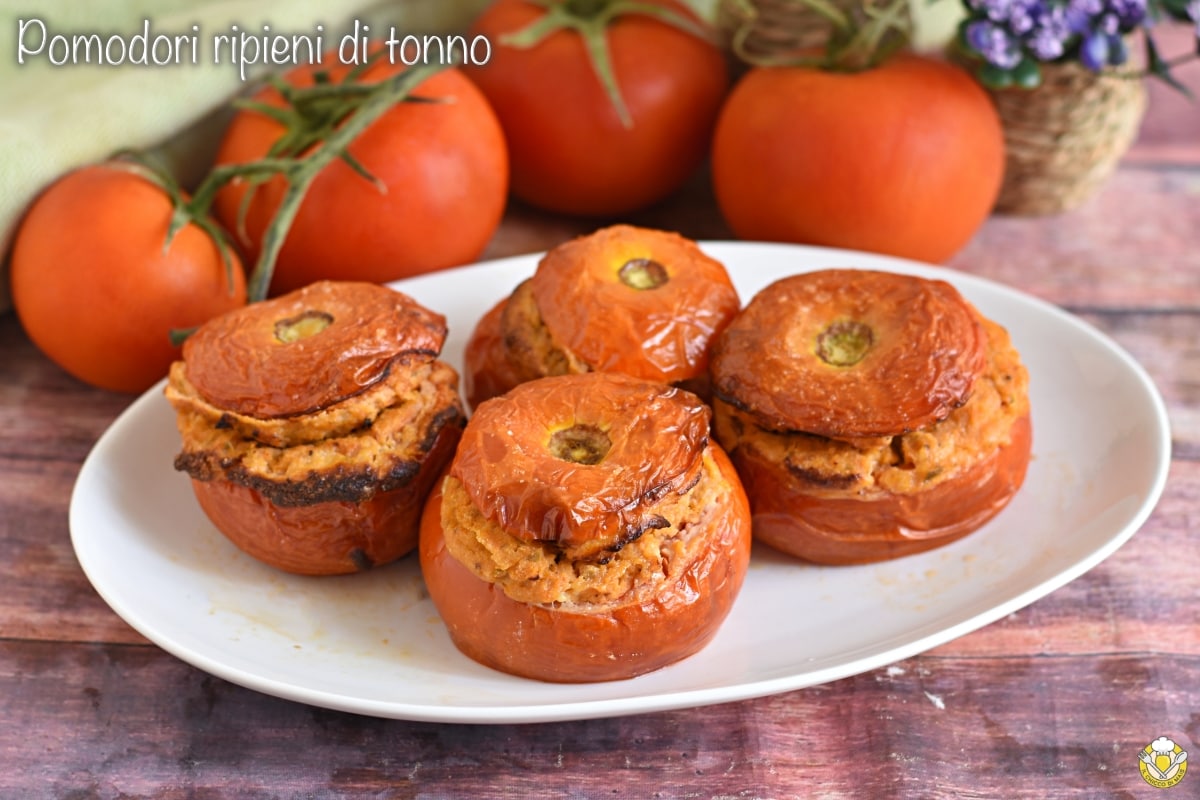 Tomates rellenos de atún al horno