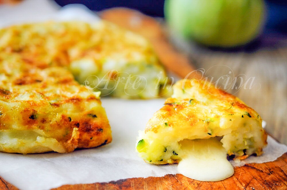 Tortilla de calabacines sin huevos en sartén vickyart arte en cocina