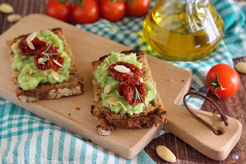 Tostadas con crema de tallos de brócoli