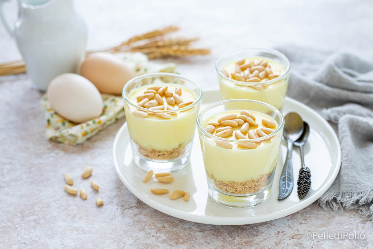Vasitos de la abuela con crema y piñones