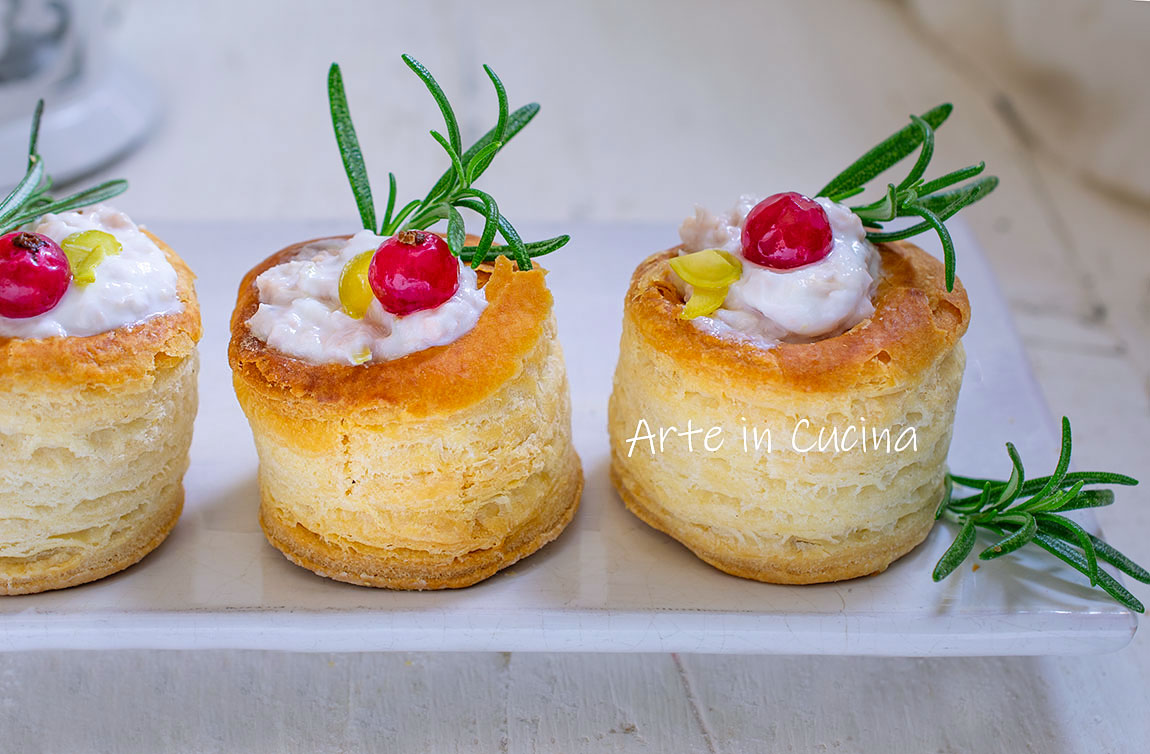 Vol au vent con mousse de mortadela y philadelphia
