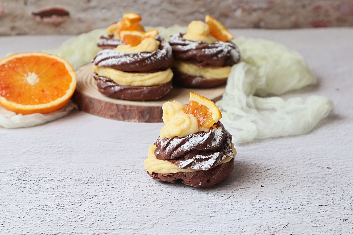 Zeppole de cacao con crema de naranja