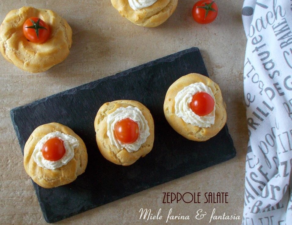 Zeppole saladas mignon al horno con crema de pecorino