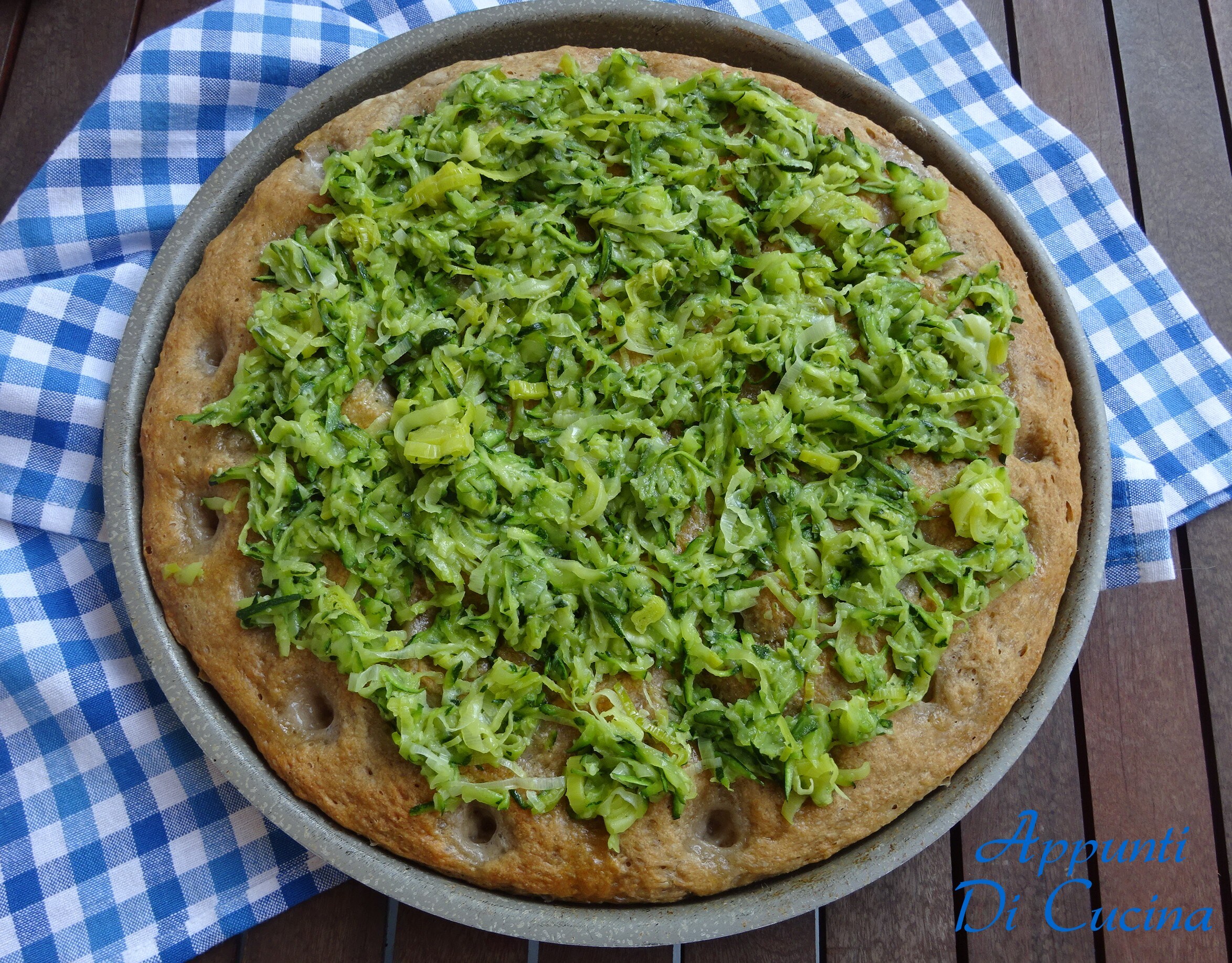 FOCACCIA CON PUERROS Y CALABACINES