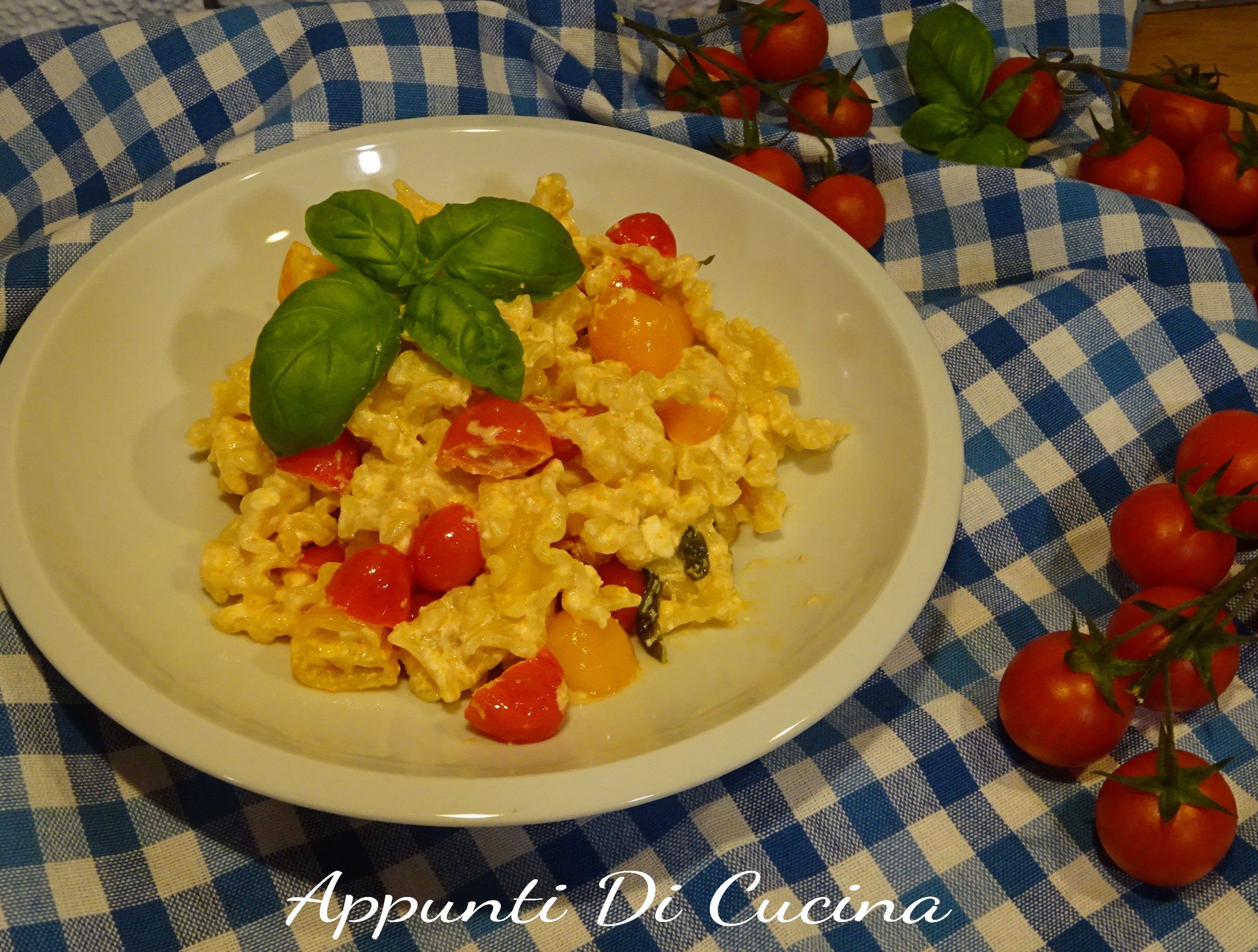 PASTA CON FETA Y TOMATITOS