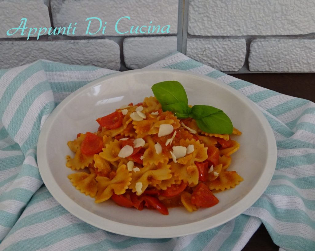 Farfalle tomatitos y almendras