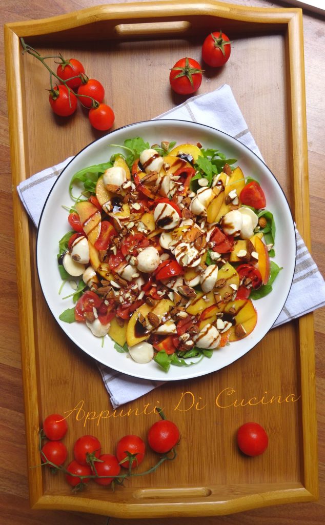 Ensalada de melocotón y mozzarella
