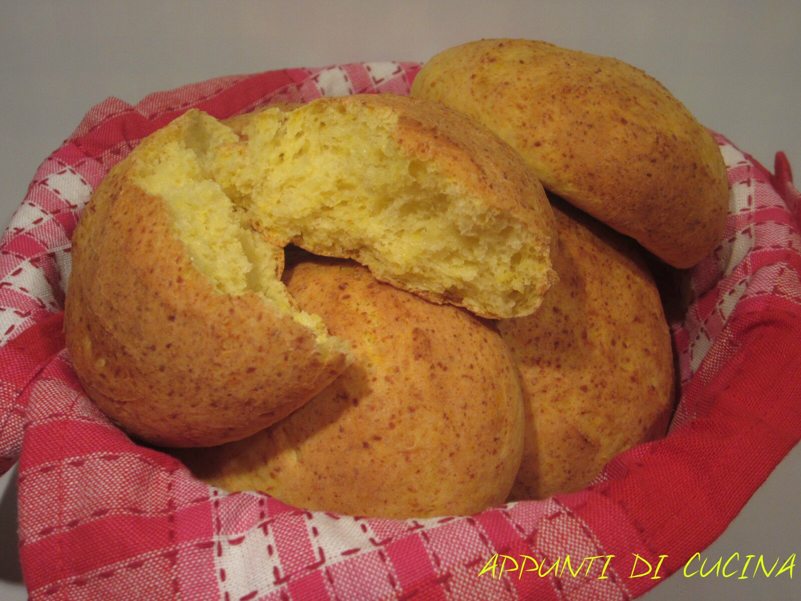 BOLLITOS SUAVES CON GRANA PADANO