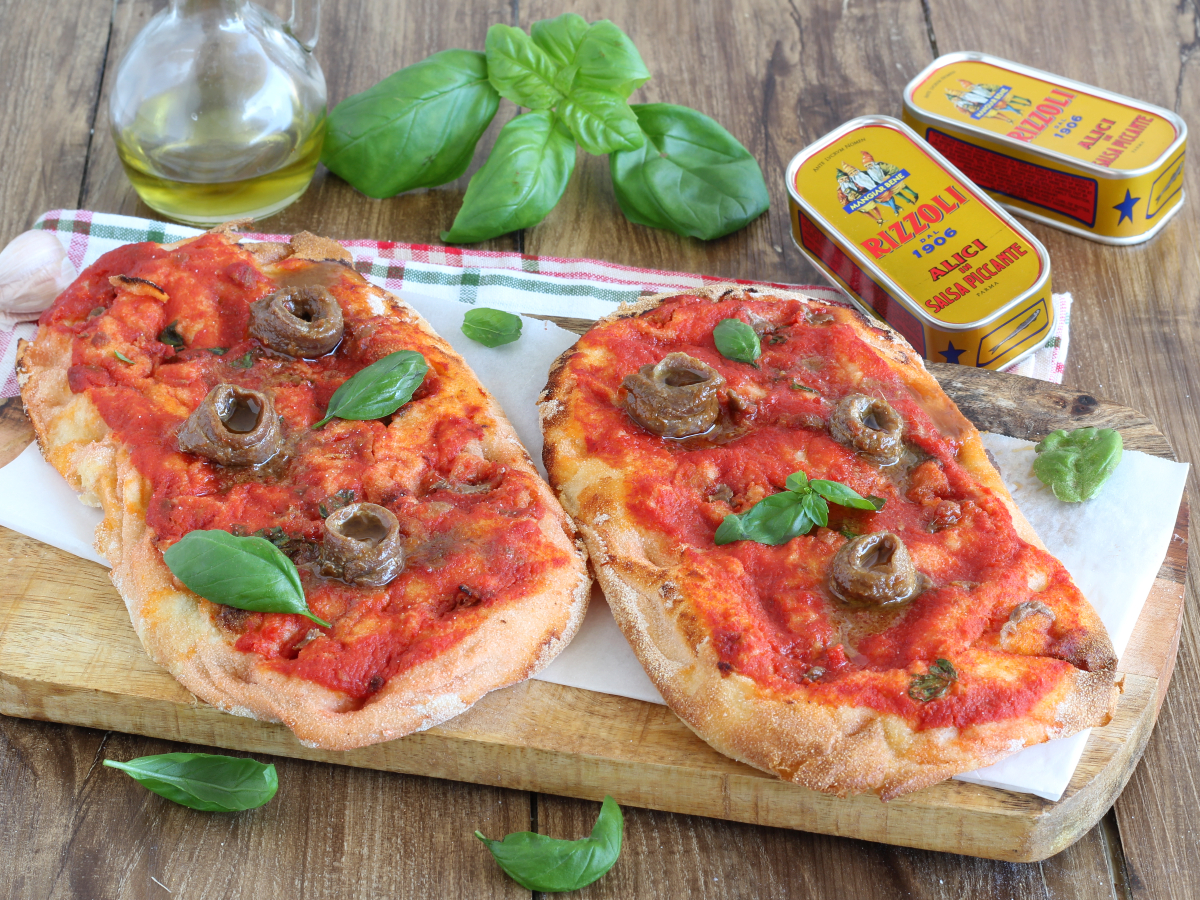 PINSA A LA MARINERA CON ANCHOAS EN SALSA