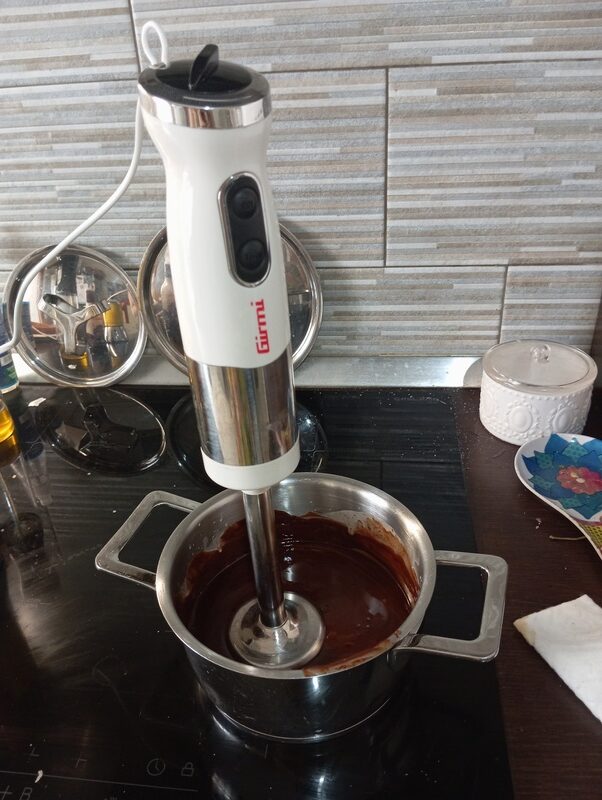 Trituramos el chocolate