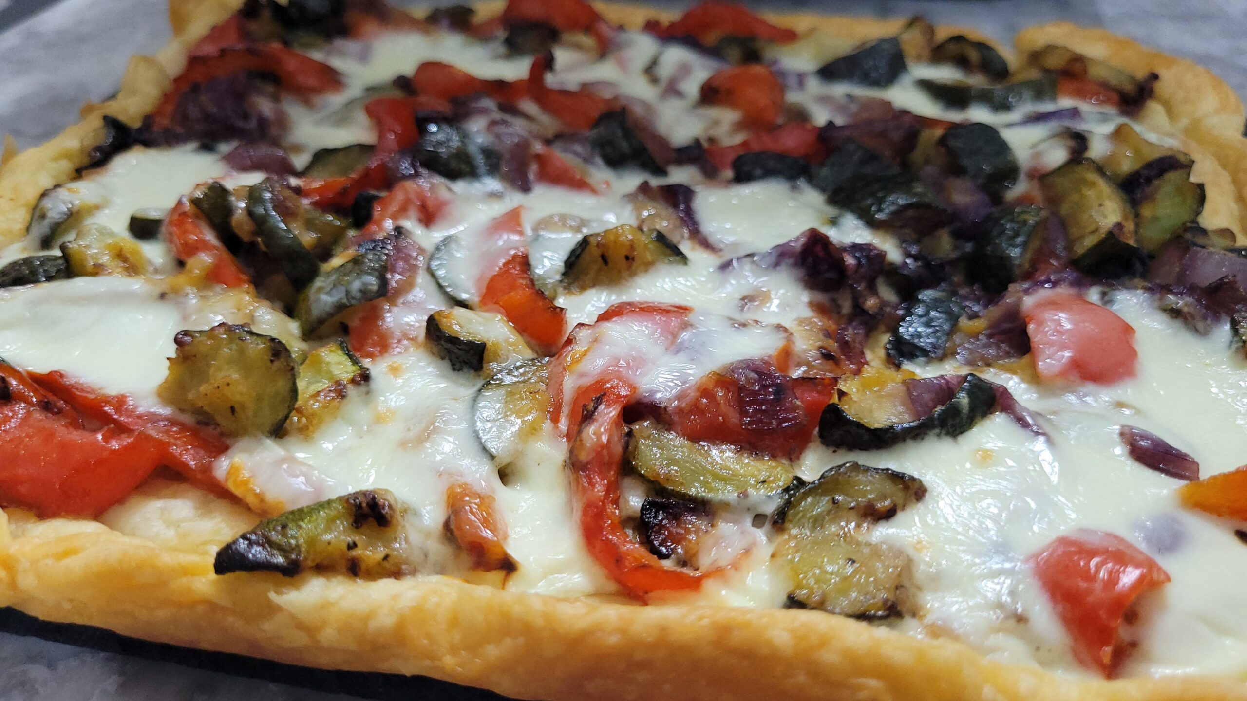 Tarta salada con verduras y stracchino en freidora de aire