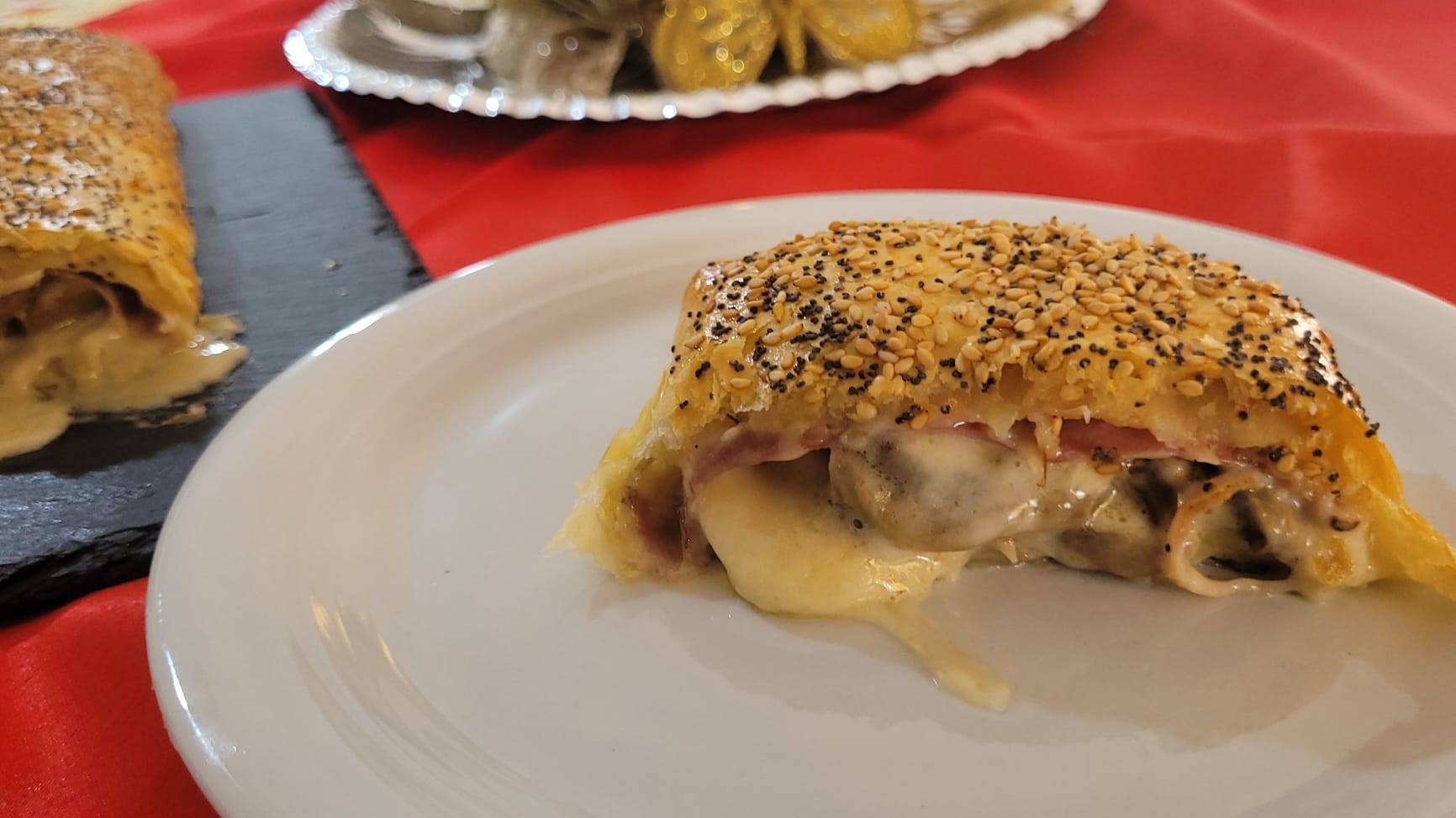 Rollo con Champiñones, Speck, Brie y Crescenza