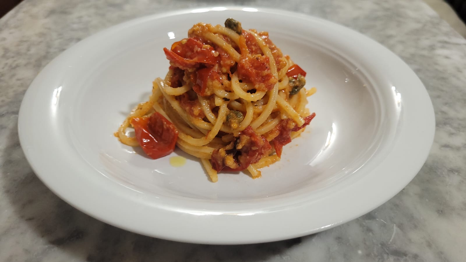 Spaghetti con tomates gratinados