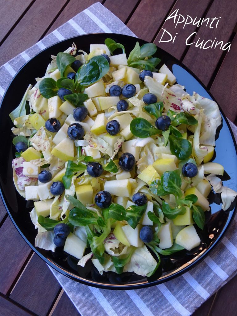Ensalada con queso de montaña y manzana