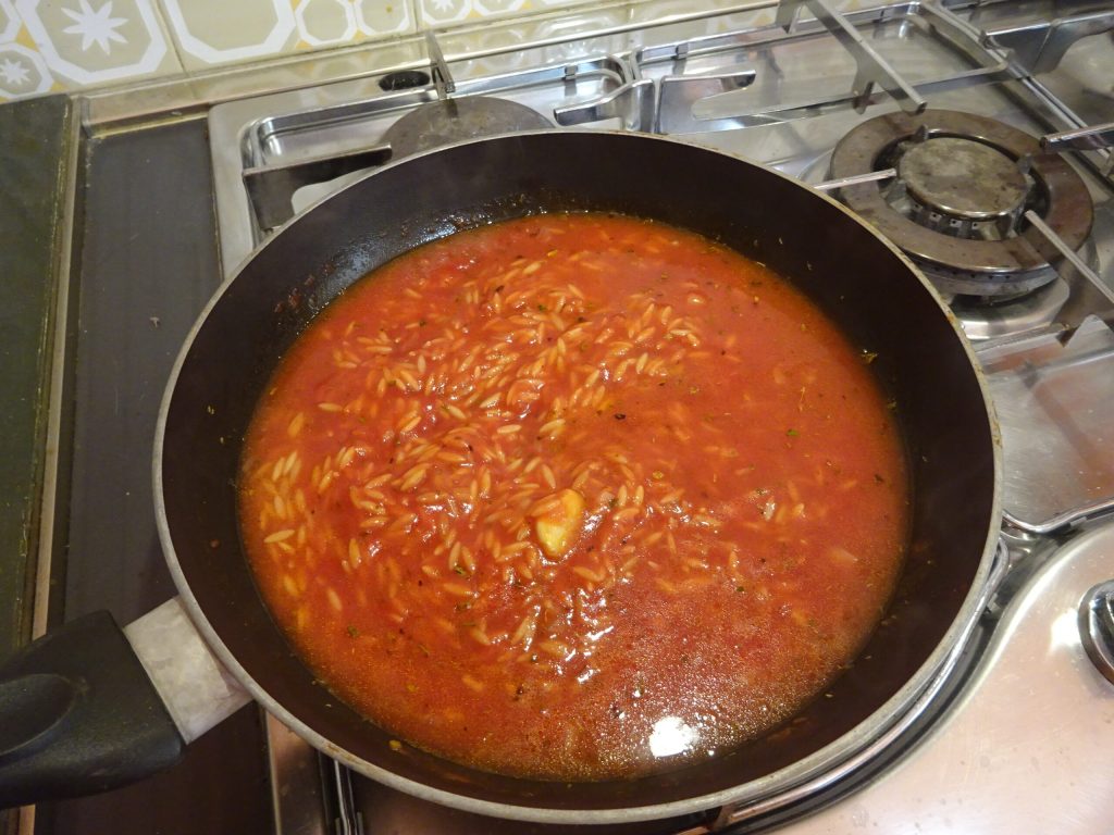 Manestra griega con feta