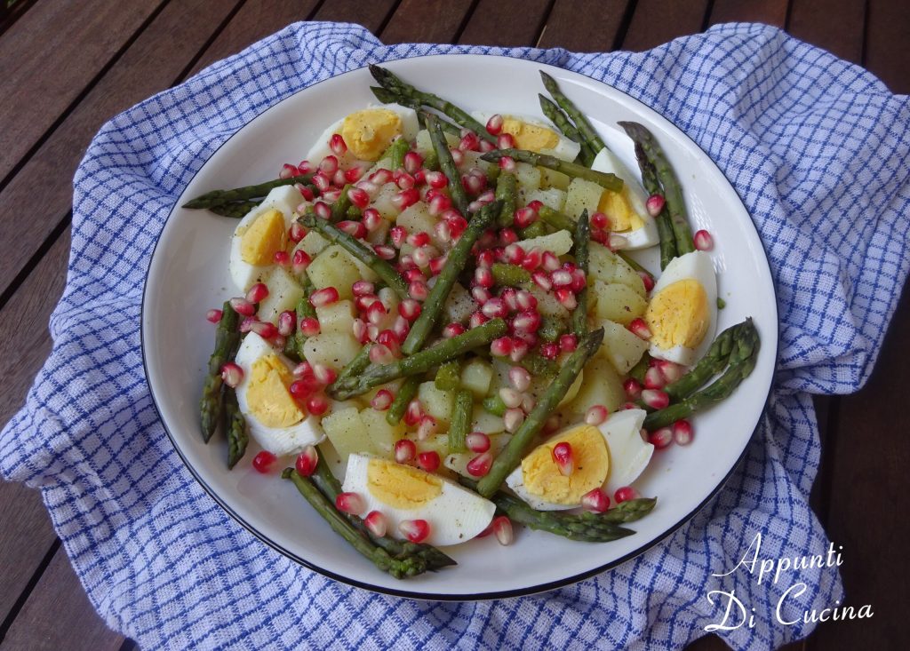 Ensalada con huevos y espárragos