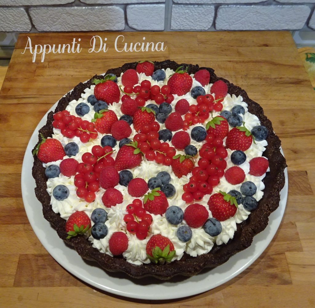 Tarta de mascarpone y frutos del bosque