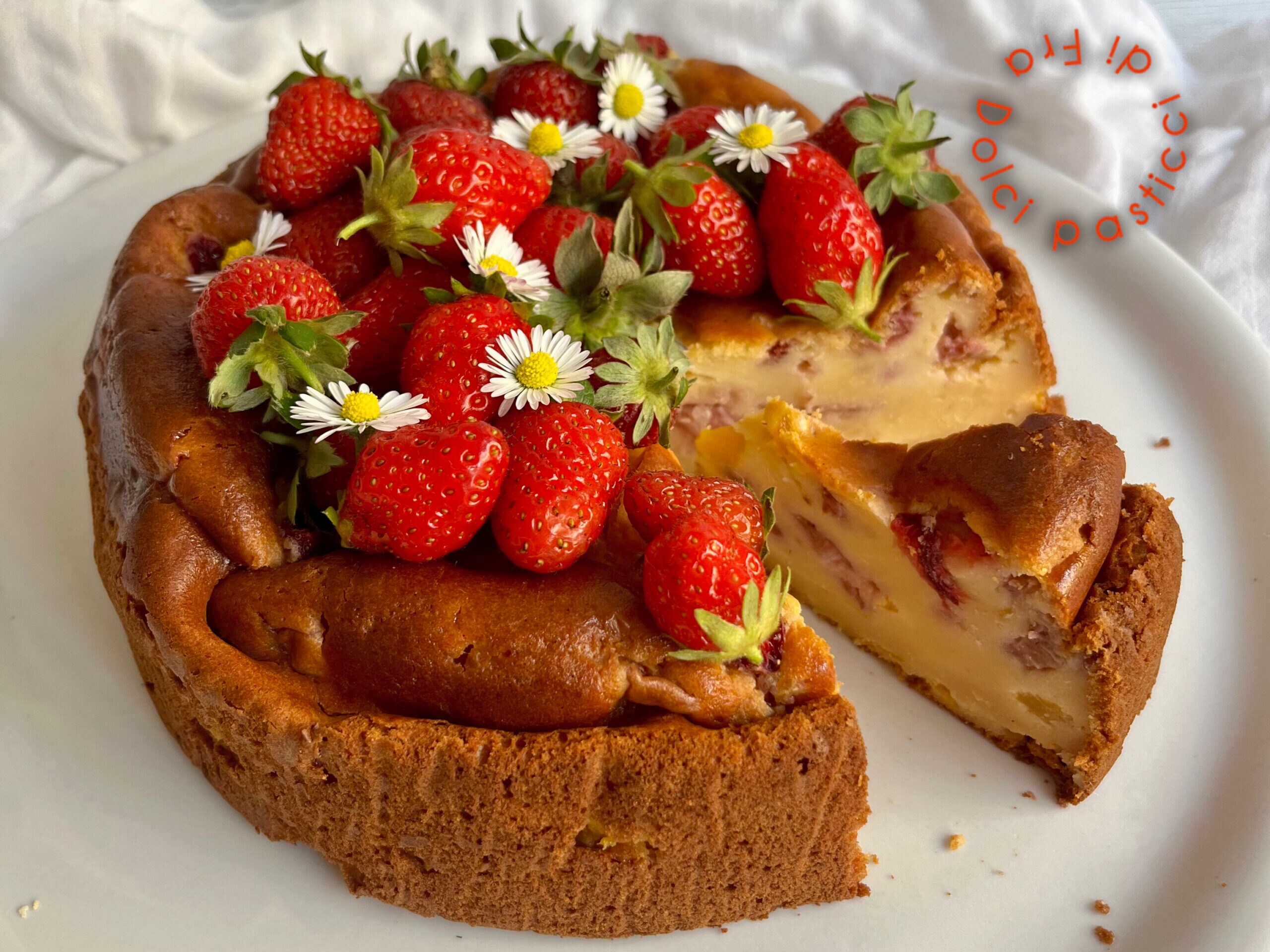 Tarta Cremosa de Mango y Fresas