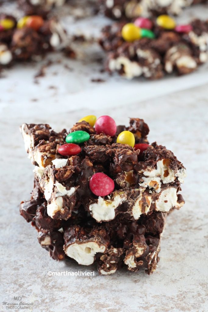 Barras de chocolate y palomitas