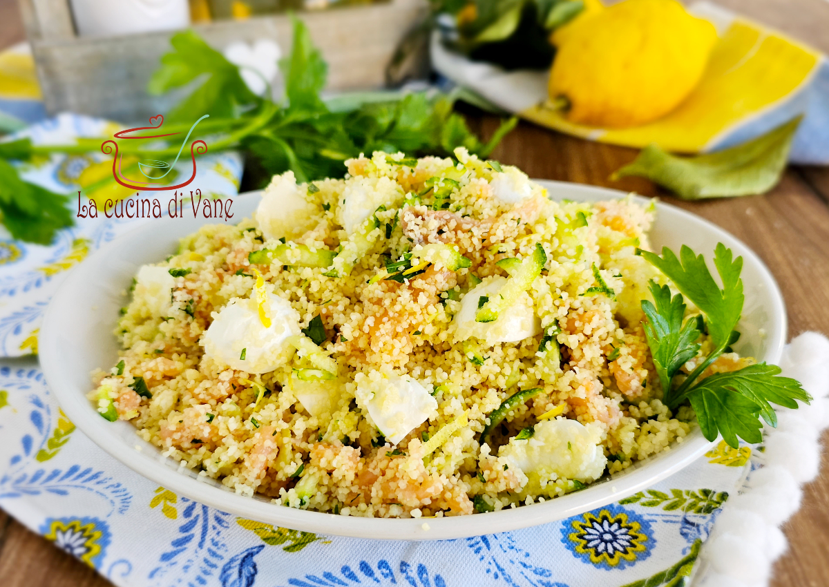 COUS COUS DE VERANO CON CALABACINES SALMÓN Y MOZZARELLA
