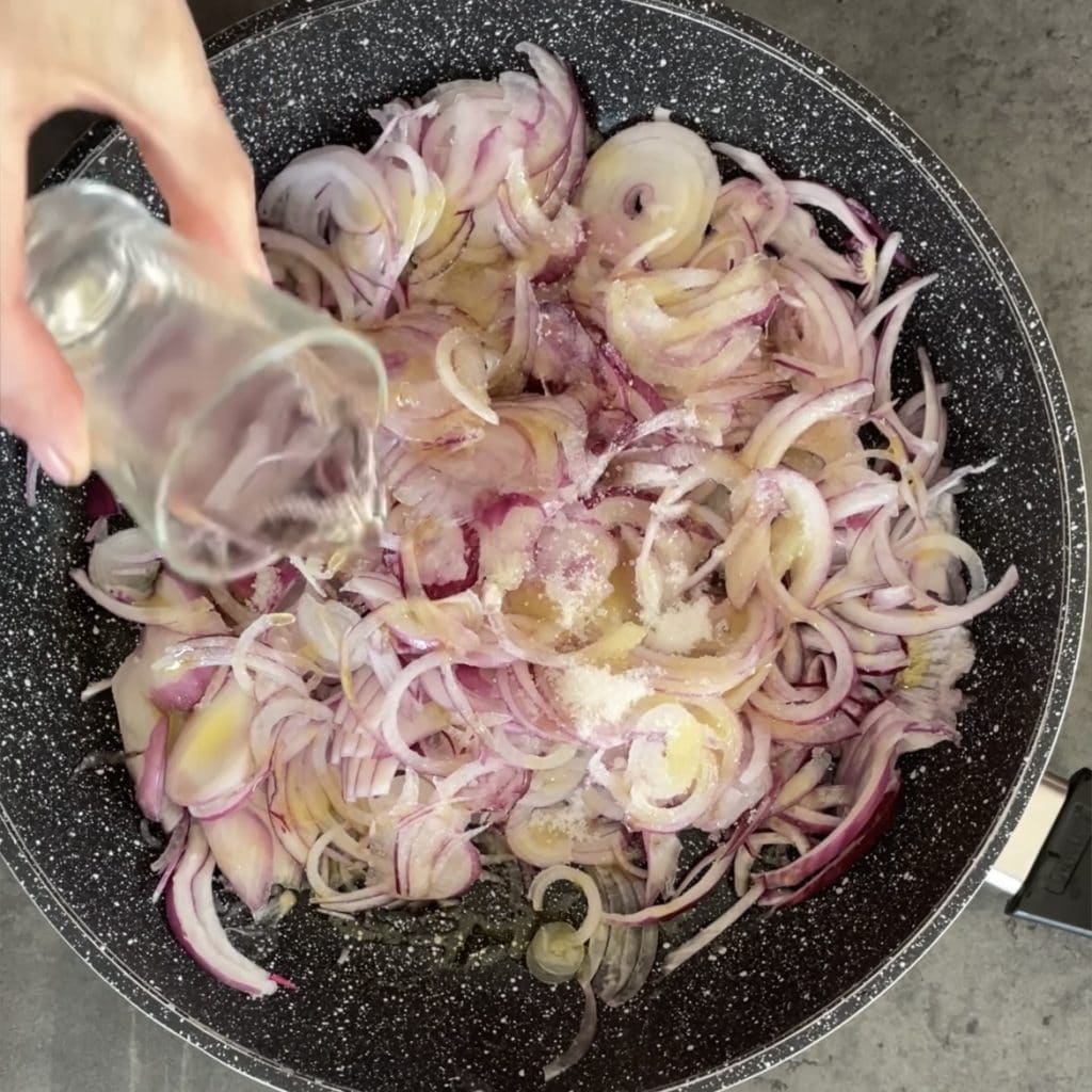 Cebollas con salsa de atún
