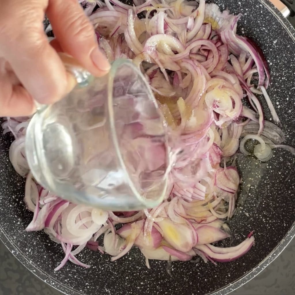 Cebollas con salsa de atún