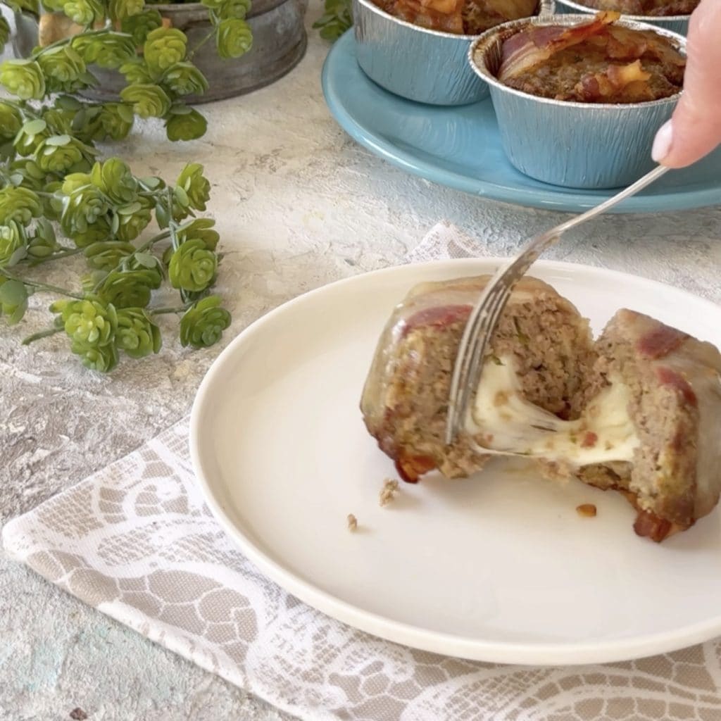 Cestito de carne picada con corazón fundente