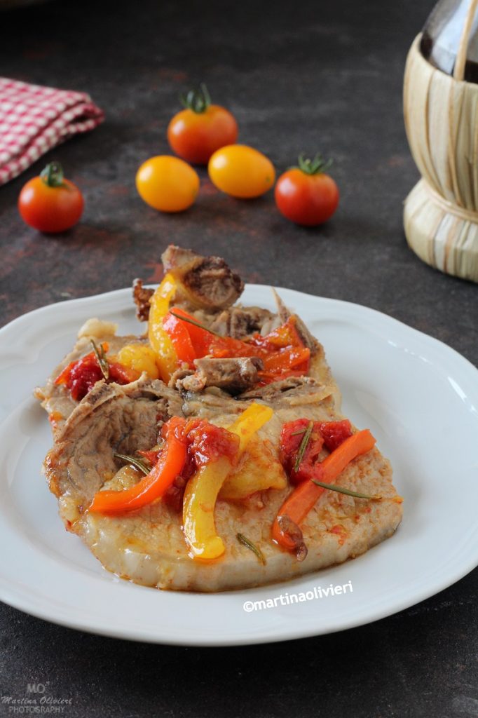 Chuletas con pimientos y tomatitos