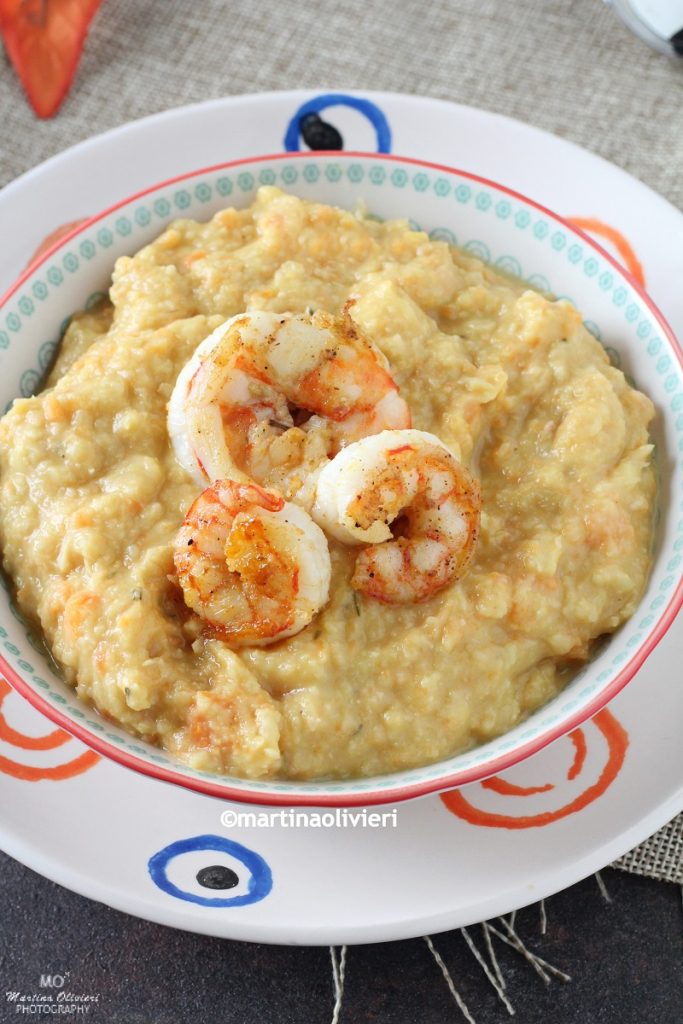 Crema de garbanzos con gambas
