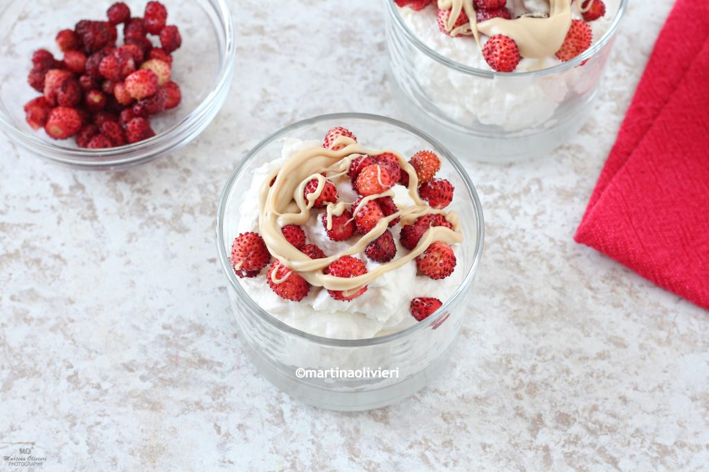Crema de ricotta con fresas silvestres