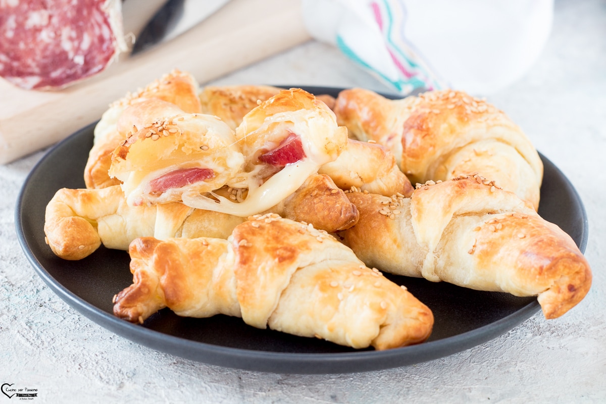 Cruasanes de hojaldre salados con salami campesino Clai