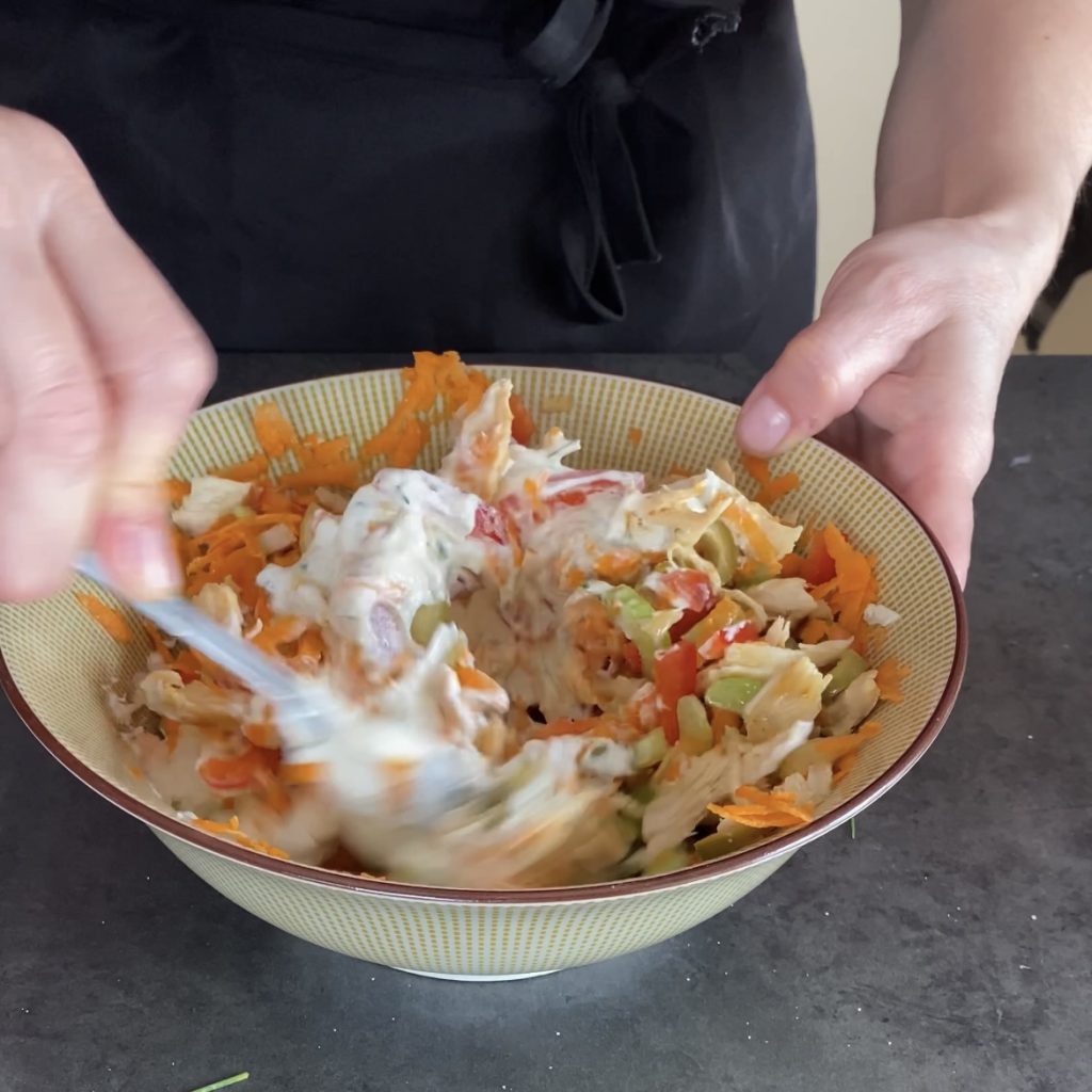 Ensalada de pollo con yogur griego