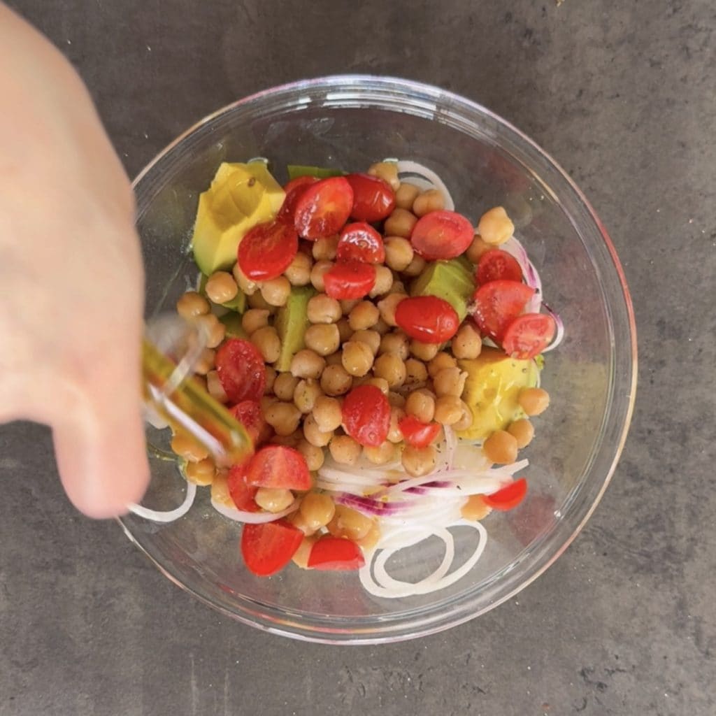 Ensalada garbanzos y aguacate
