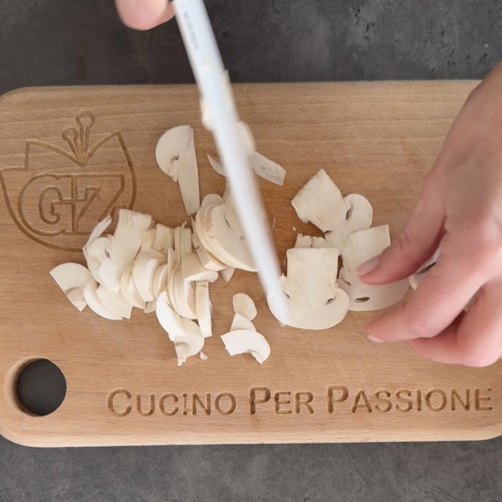 Escalopines con champiñones y guisantes