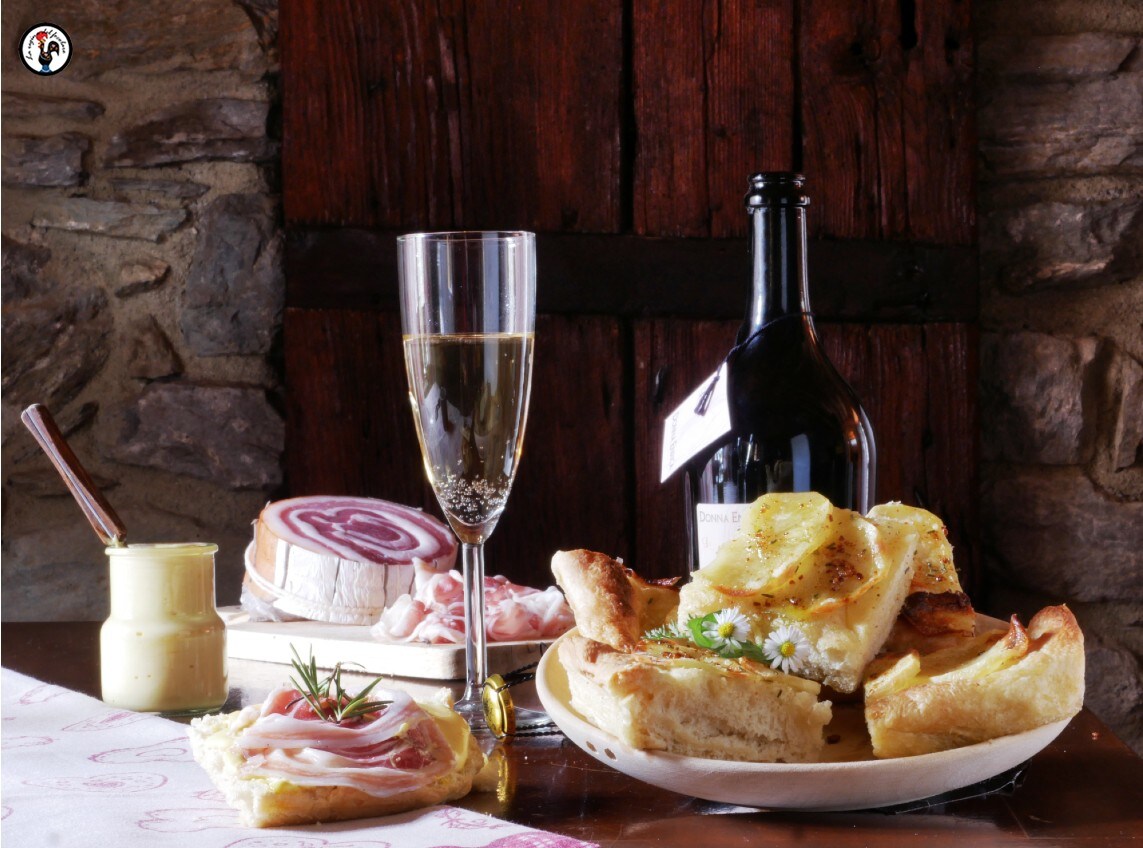 Focaccia con patatas, panceta y azafrán
