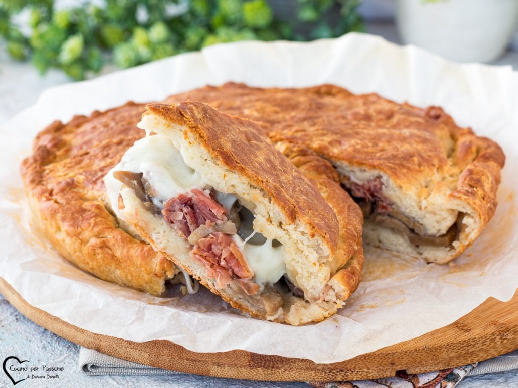 Focaccia con speck y setas rápida y sin levadura