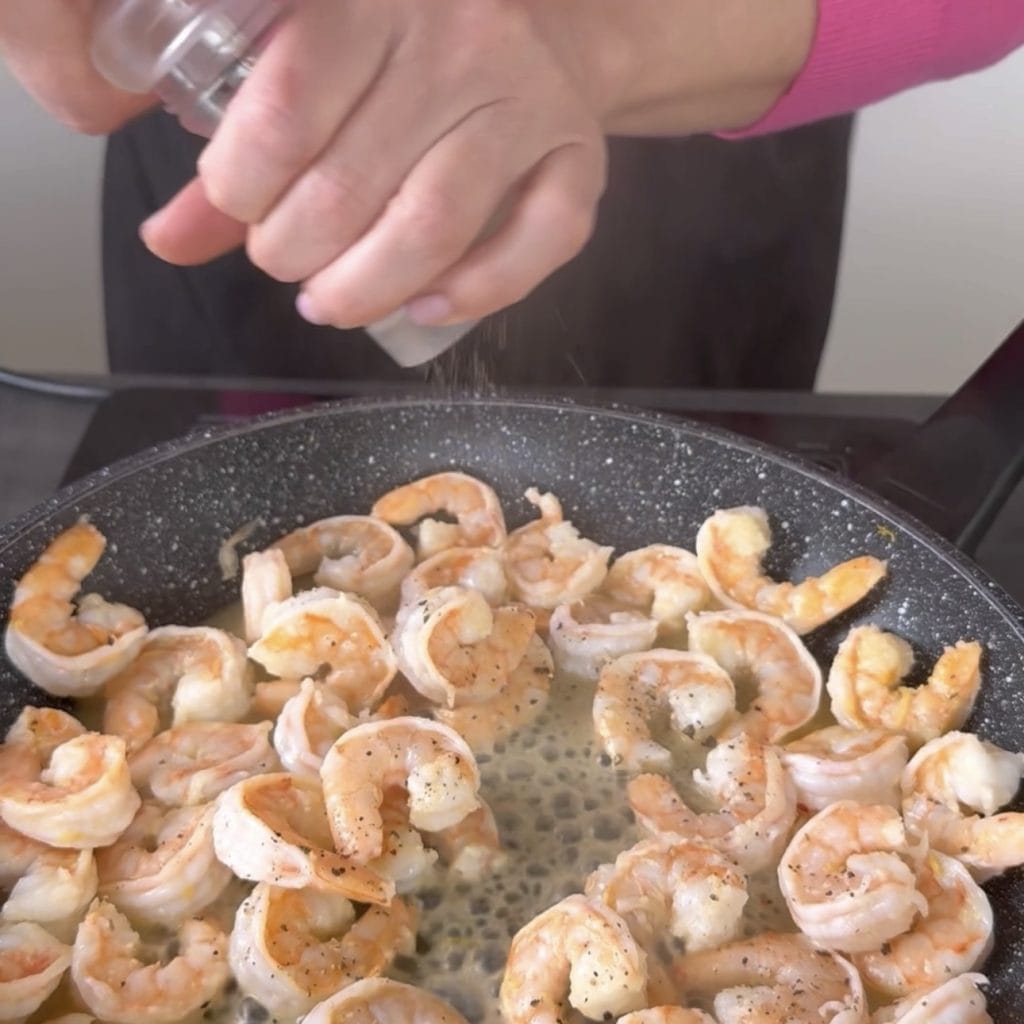 Gambas al limón en sartén
