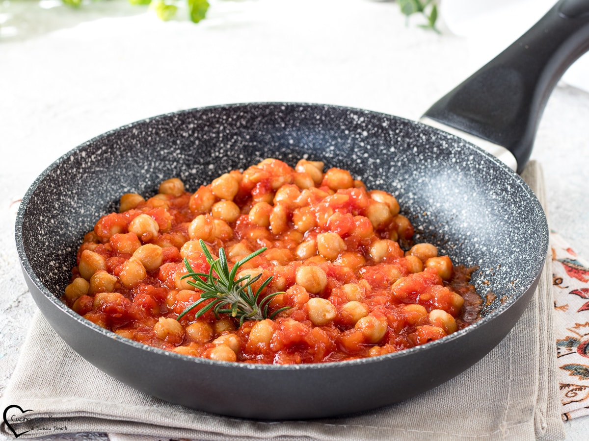 GARBANZOS CON TOMATE